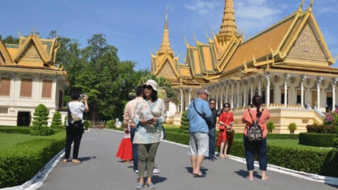 Tourisme Cambodge accueille 18 000 voyageurs après l’ouverture.