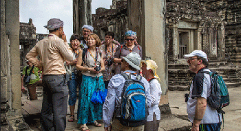 visiteurs étrangers à Angkor au Cambodge